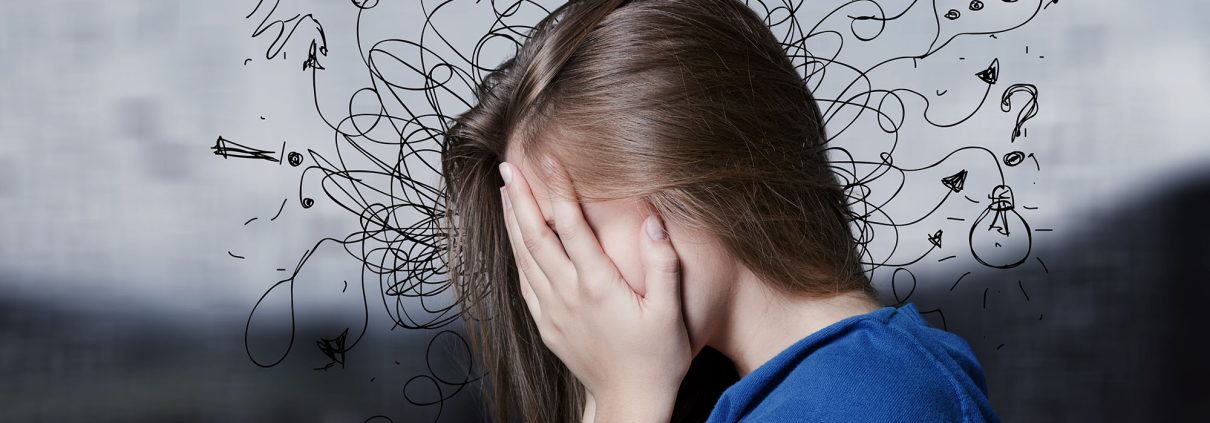 Anksiyete nedir ve belirtileri nelerdir temasını anlatan sakin psikoloji görseli.