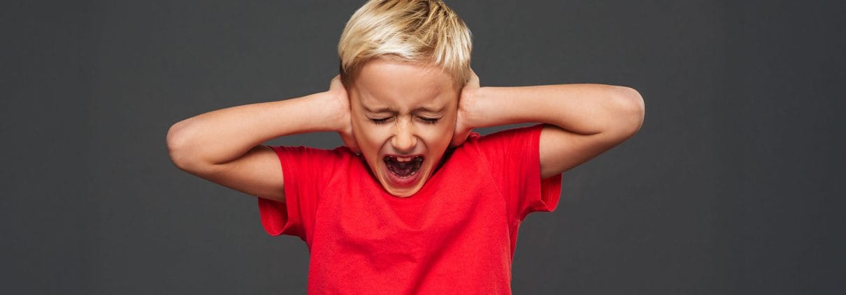 Öfke kontrolü zorlanan bir çocuğu temsil eden açıklayıcı görsel