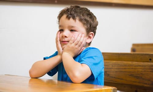 Çocuklarda konuşma bozukluğu ve ikincil fiziksel belirtiler. Çocuğum kekeliyor, napmalıyım?